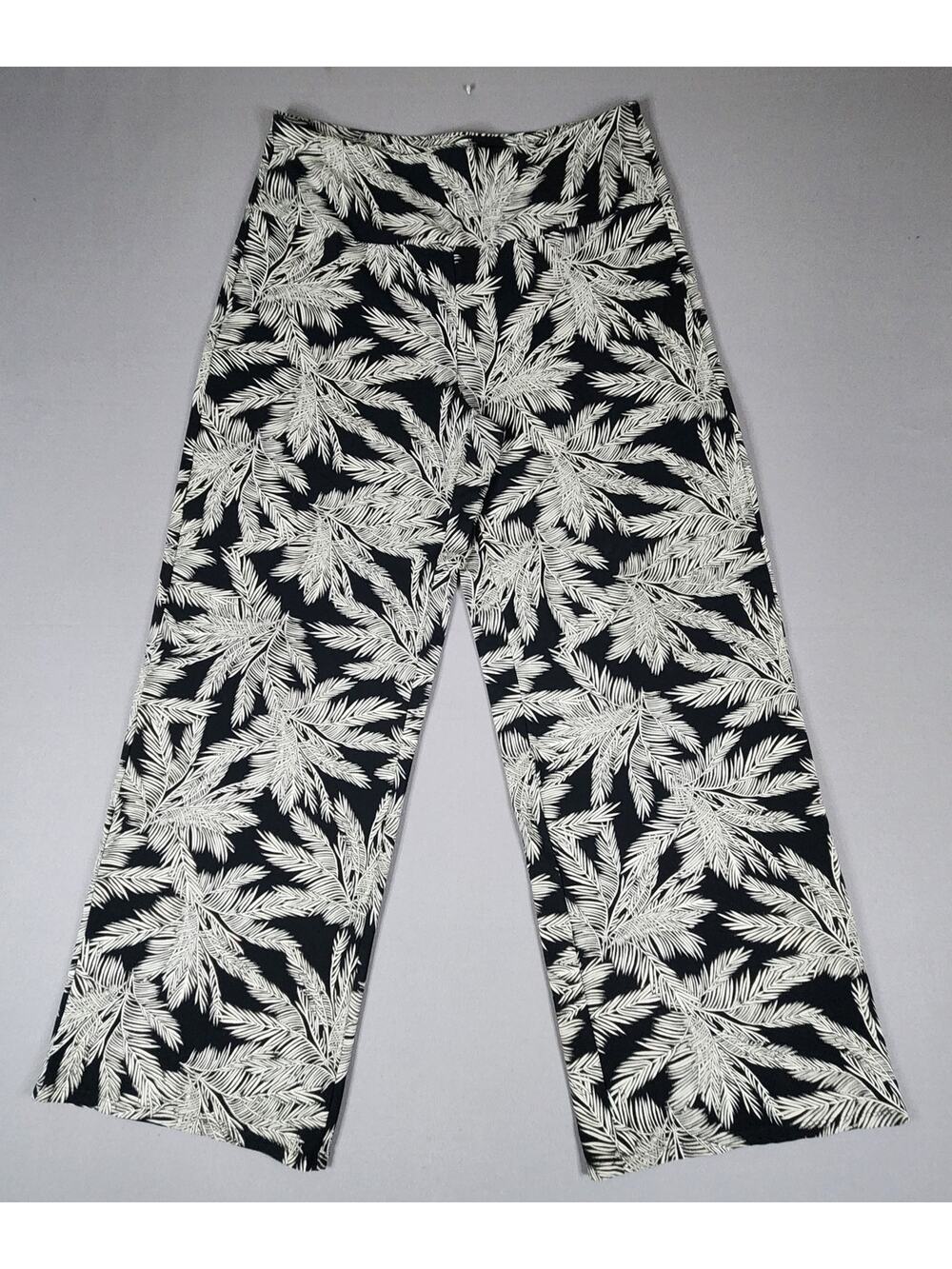 J.Jill women's Medium wearever collection smooth fit full leg pants leaf print